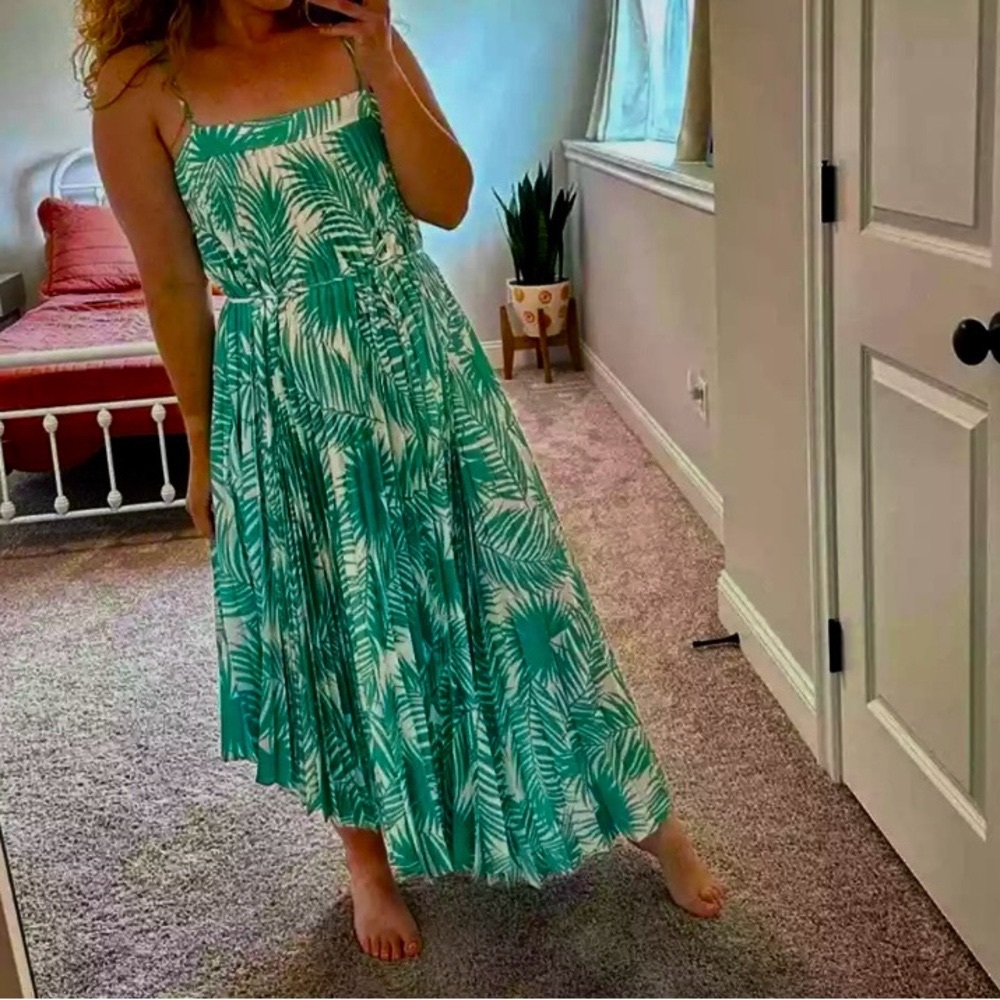 Milly. Green Leaf Print asymmetrical Dress New no belt